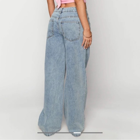 Beginning Boutique vintage light wash blue jeans size 2 - Picture 2 of 4